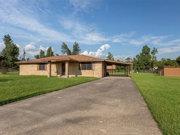 302 Walnut Cv, Onalaska, TX 77360