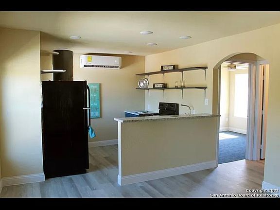 5th image of 4335 Clark Ave #3