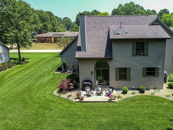 3rd image of 56583 Woodbine Ln