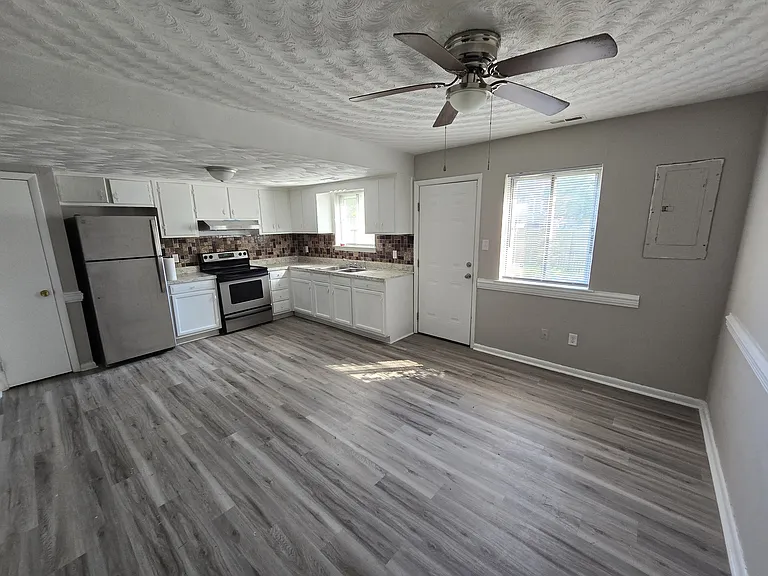 4113 Holly Cove Dr — Photo 2