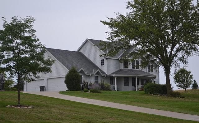 1st image of W302N8632 Woodland Dr