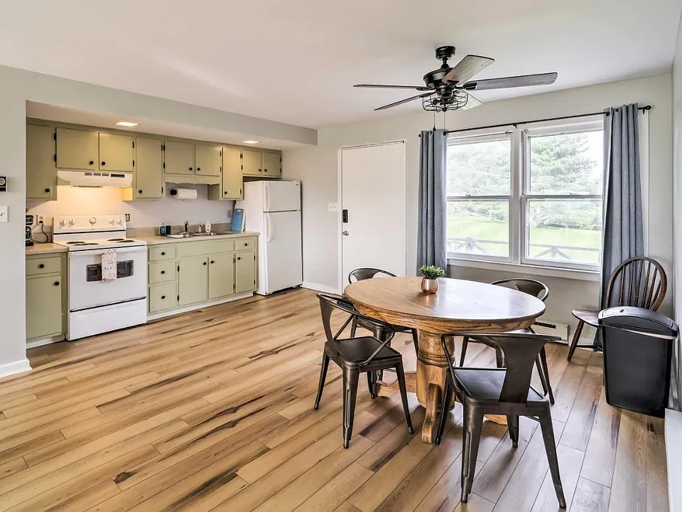 211 Saddle Hills Rd #4