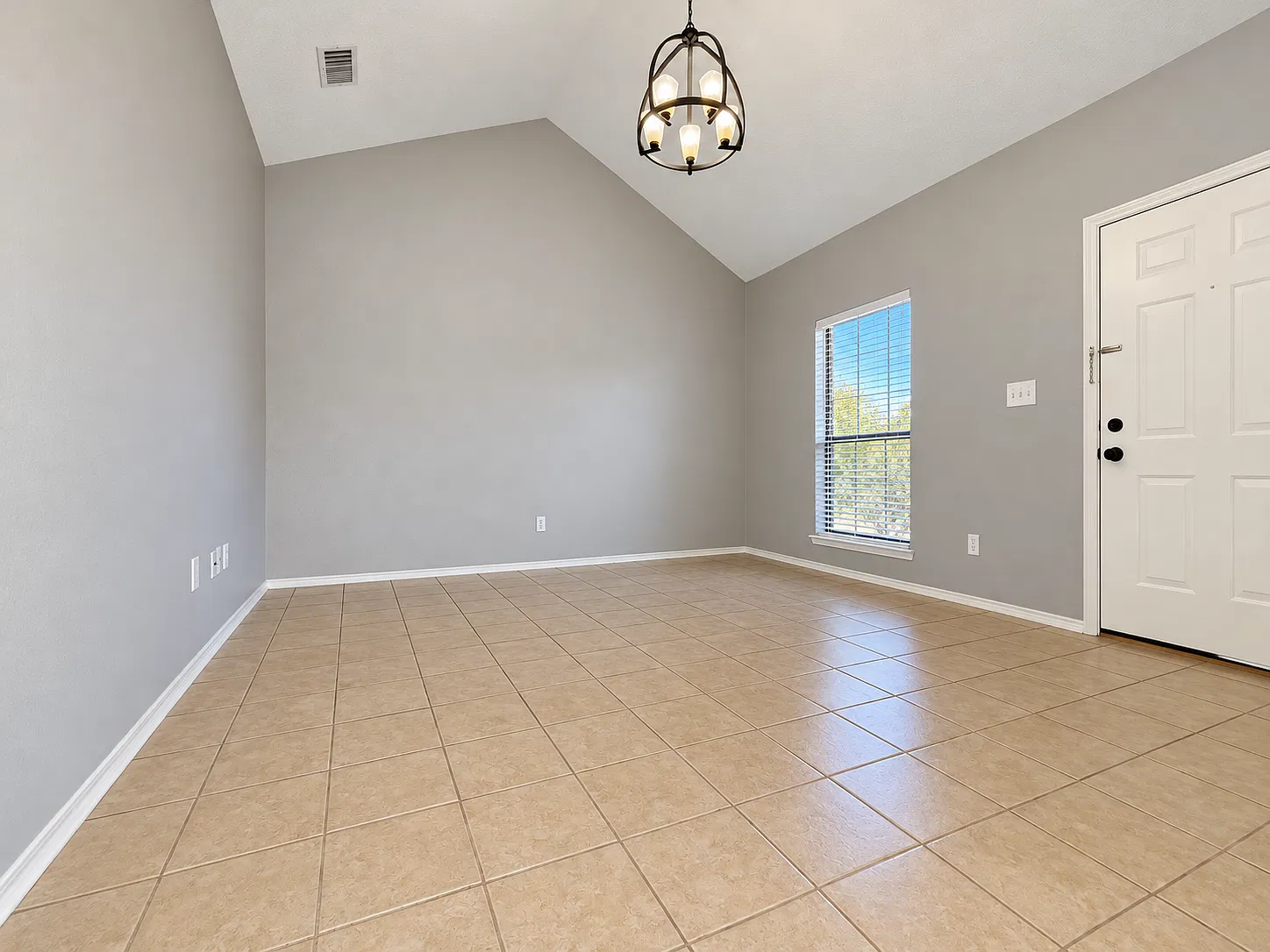3 bed, 1100 sqft, $1,550 — Photo 2