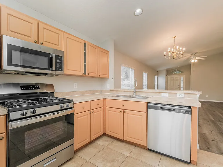 7546 Oxford Garden Cir — Photo 7