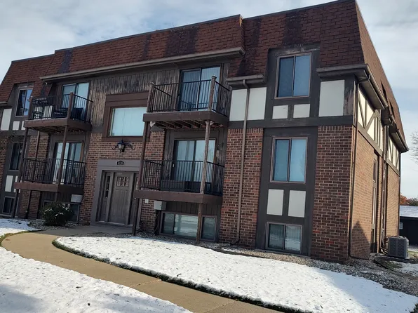 4136 Newcastle Dr #201, Sylvania, OH 43560