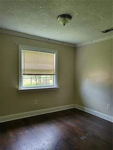 4 bed, 2.0 bath, 1700 sqft, $2,050 — Photo 2
