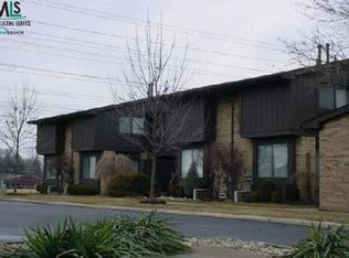 37456 Clubhouse Dr, Sterling Heights, MI 48312