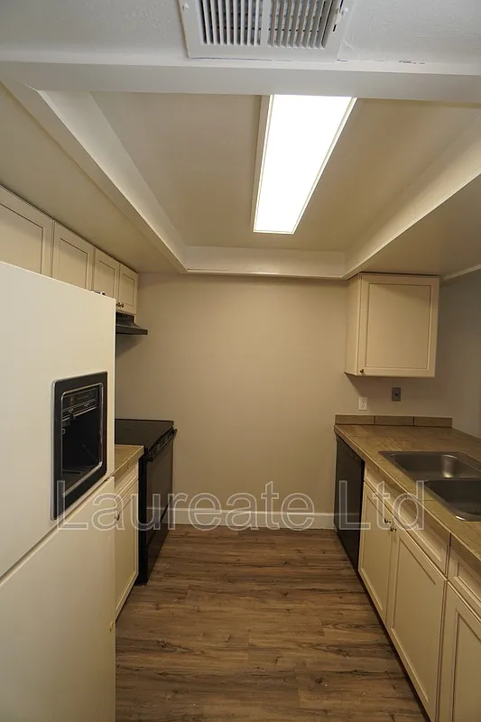 2 bed, 1.5 bath, 1024 sqft, $1,695 — Photo 4