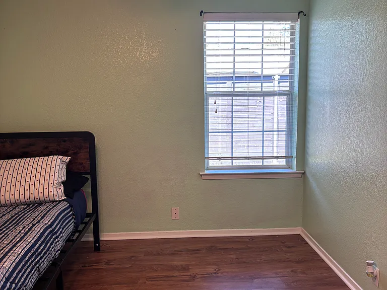 209 E Gail Ln — Photo 6