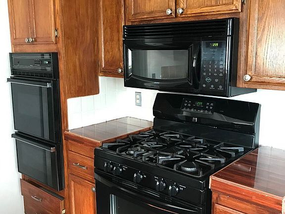 3rd image of 1340 Los Olivos Ave APT C