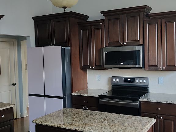 5th image of 306 Evesham Ave