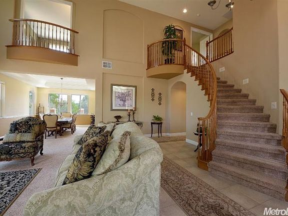4th image of 2811 Queen Elaine Ct