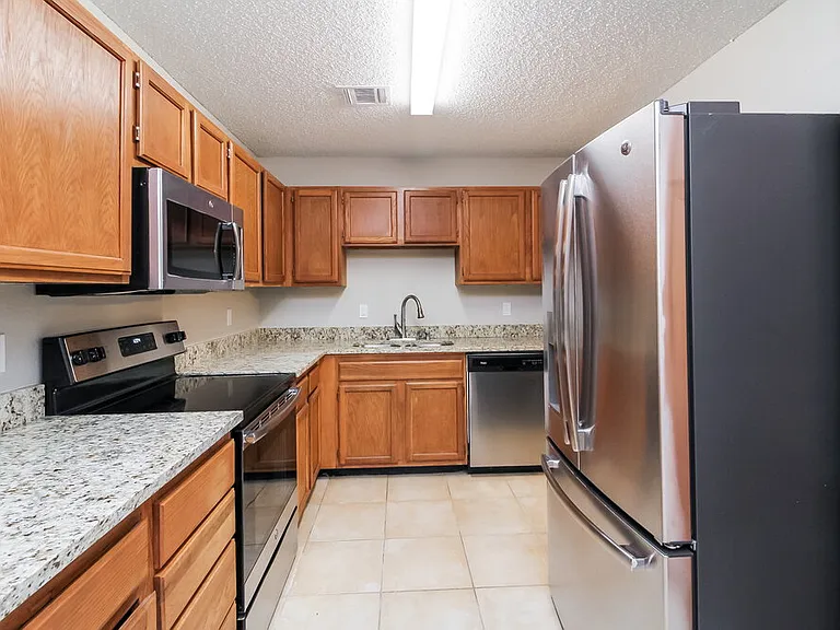 8440 Auburn Dr — Photo 5