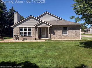 41021 Glenleven Ct, Clinton Township, MI 48038