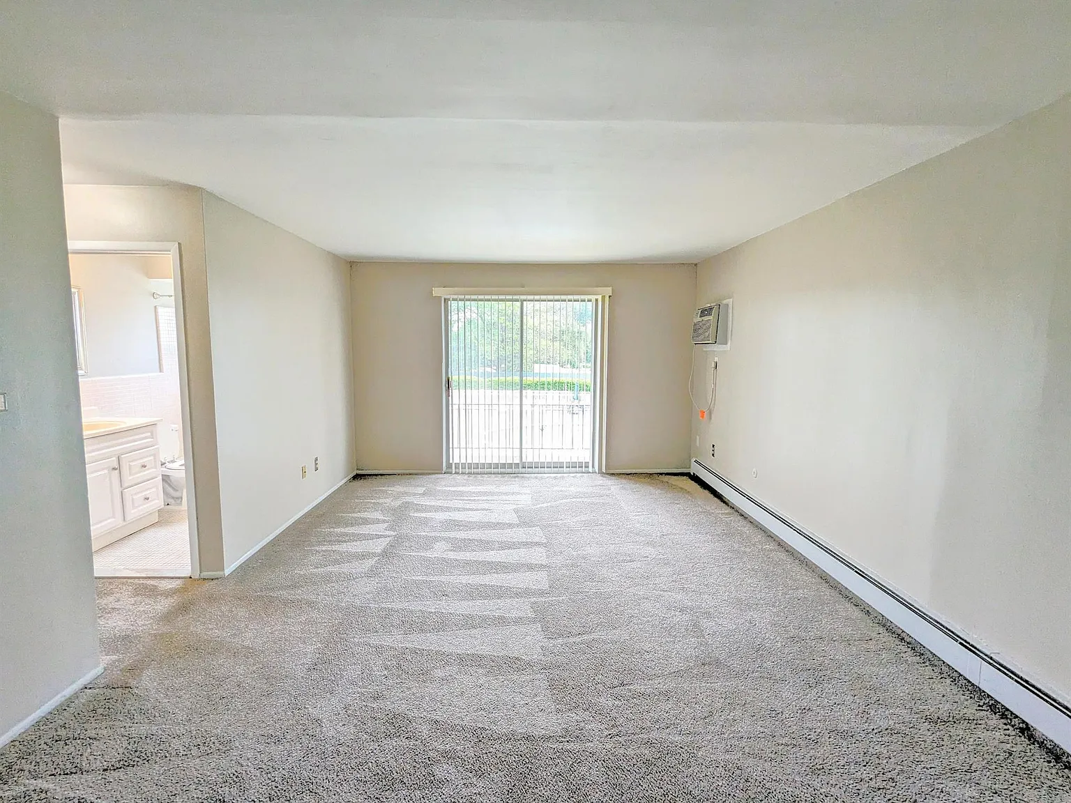 1 bed, 1.0 bath, 868 sqft, $1,350 — Photo 4