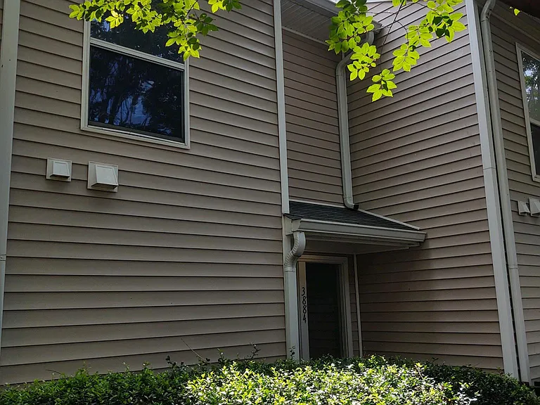 3884 Staffordshire Ln — Photo 1