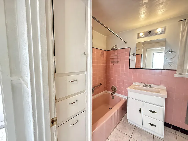 1123 N Vista St #1123 — Photo 4