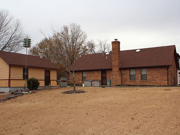 4th image of 795 Maple Hill Dr
