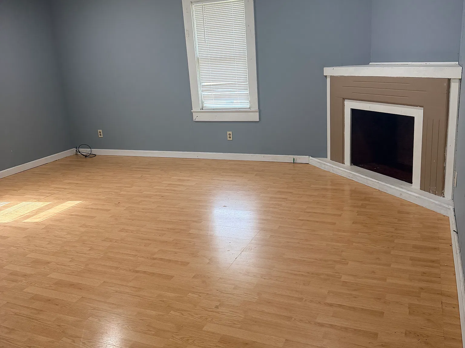 3 bed, 1090 sqft, $850 — Photo 2