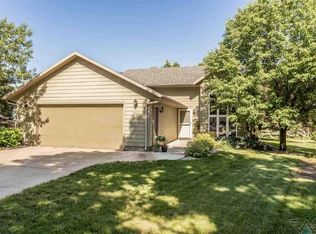 605 S Nicholas Cir, Brandon, SD 57005