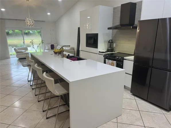 2002 Andromeda Ln, Weston, FL 33327