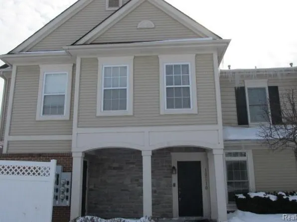 10210 E Midway Ct #103, Walled Lake, MI 48390