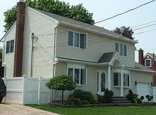 266 N Pine St, Massapequa, NY 11758