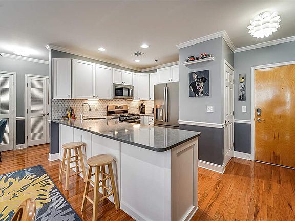 4th image of 725 Jefferson St APT 14