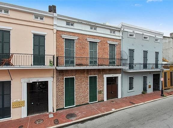 3rd image of 411 Burgundy St APT 4