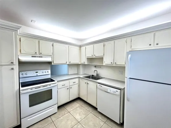351 Cambridge Road #102, Hollywood, FL 33024