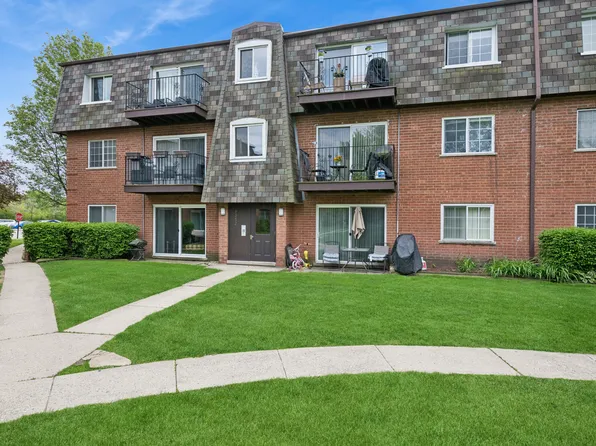 9352 Bay Colony Dr APT 1E, Des Plaines, IL 60016