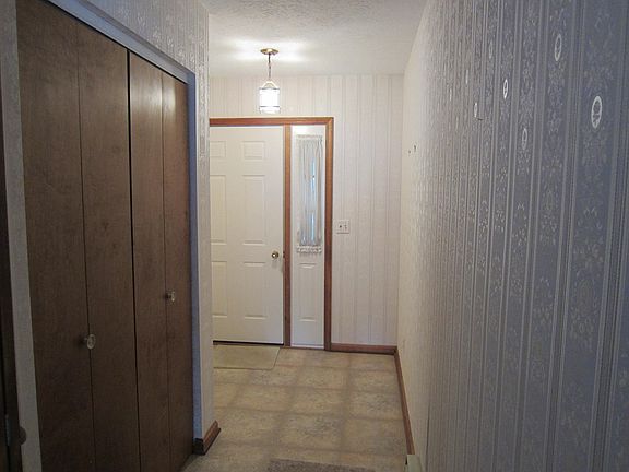3rd image of 654 Katherine Ave