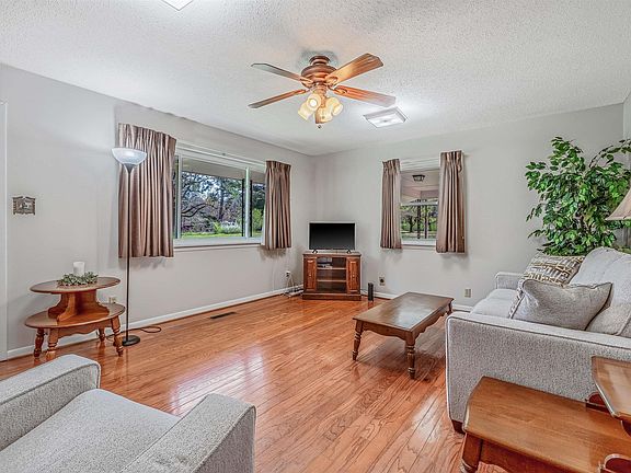 4th image of 11902 Chariot Dr