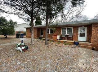 1127 12th Street Dr SW, Hickory, NC 28602