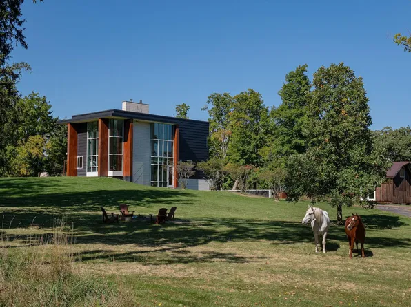 2797 Lalor Rd, Oregon, WI 53575