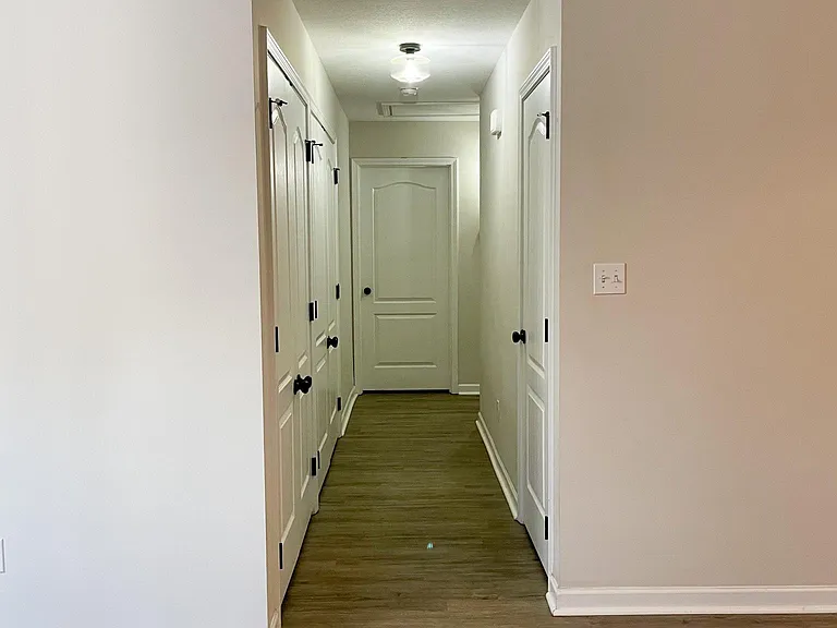 1044 Ashwood Pl — Photo 5