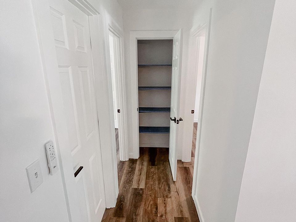 1st image of 200 W Northwood Dr #B