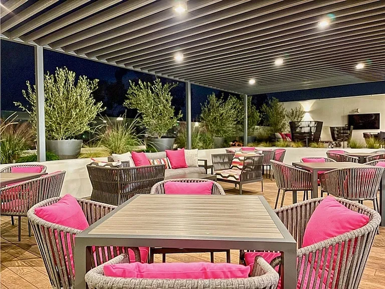Vida Studio City — Photo 11