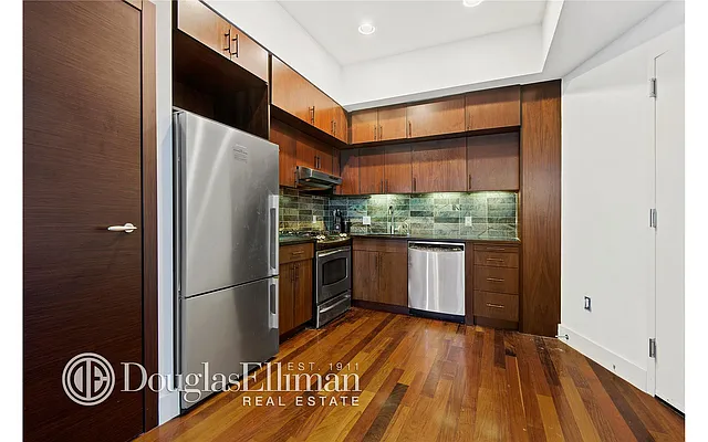 Sold by Douglas Elliman | media 21