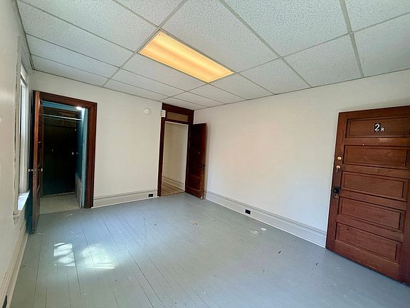 4th image of 626 W Lemon St #2R