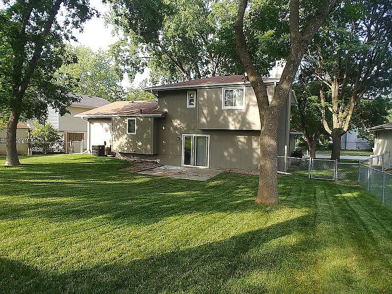 Building Photo - 2212 S 160th St