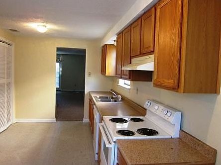 5th image of 2412 Caswell Ln