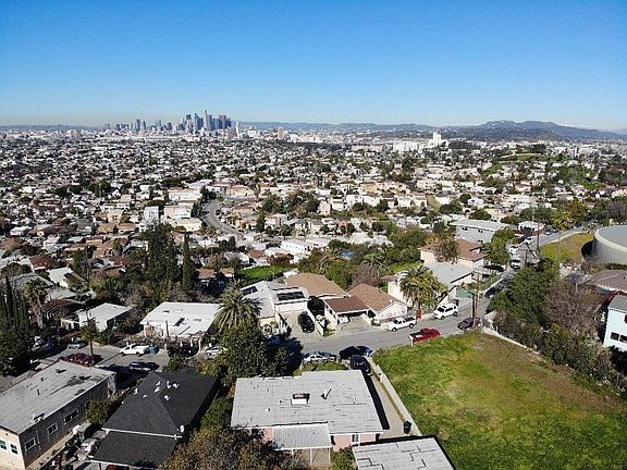 3rd image of 1040 De Garmo Dr