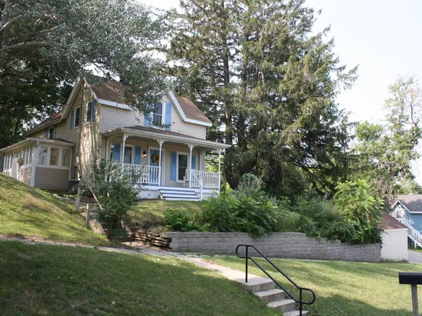 125 Park St W, Cannon Falls, MN 55009