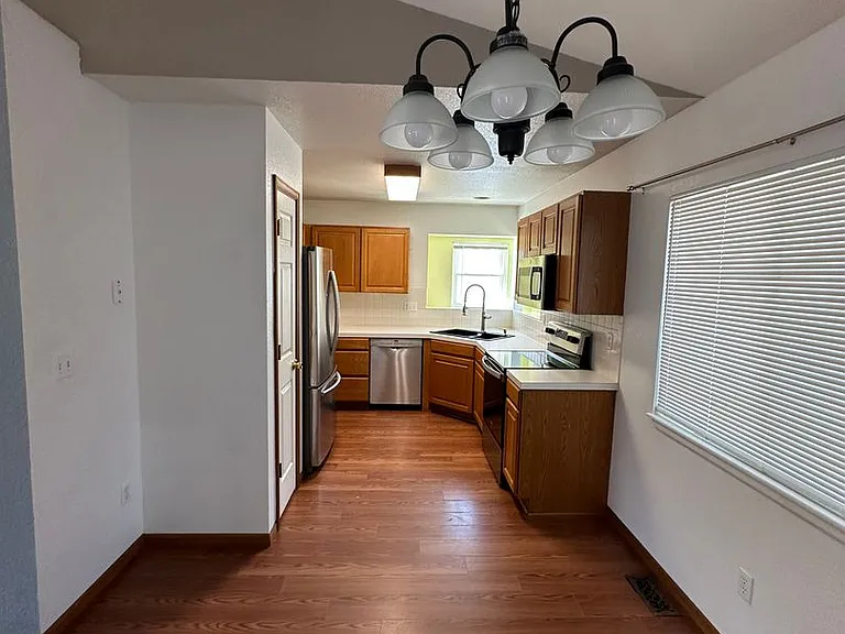 605 Meadow Dr — Photo 7
