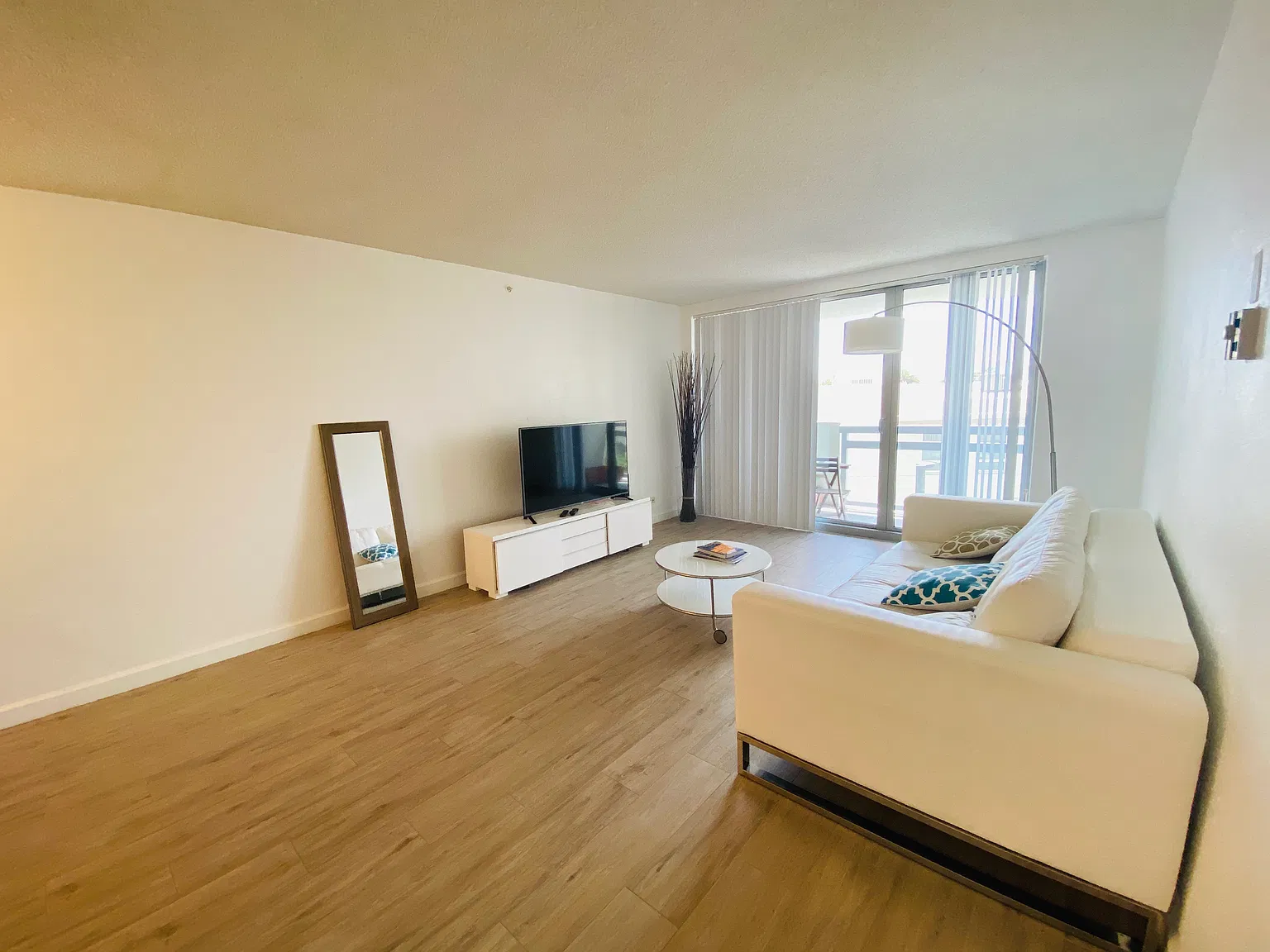 1 bed, 750 sqft, $3,200 — Photo 2