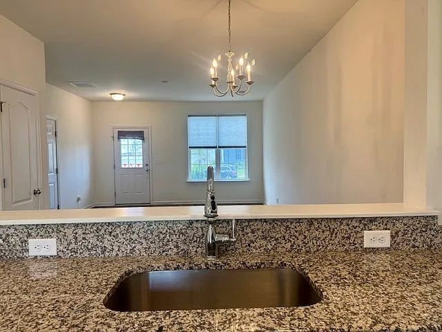 802 Ruth Way — Photo 4