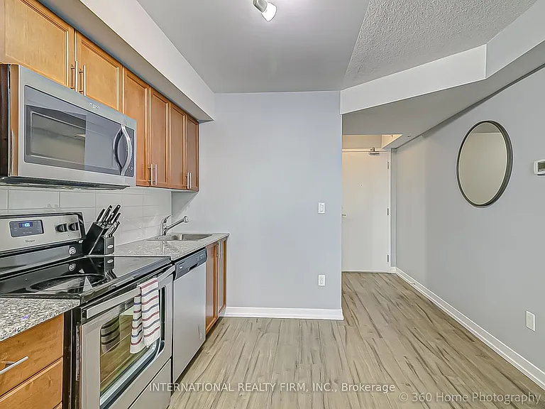 1420 Dupont St #911 — Photo 11