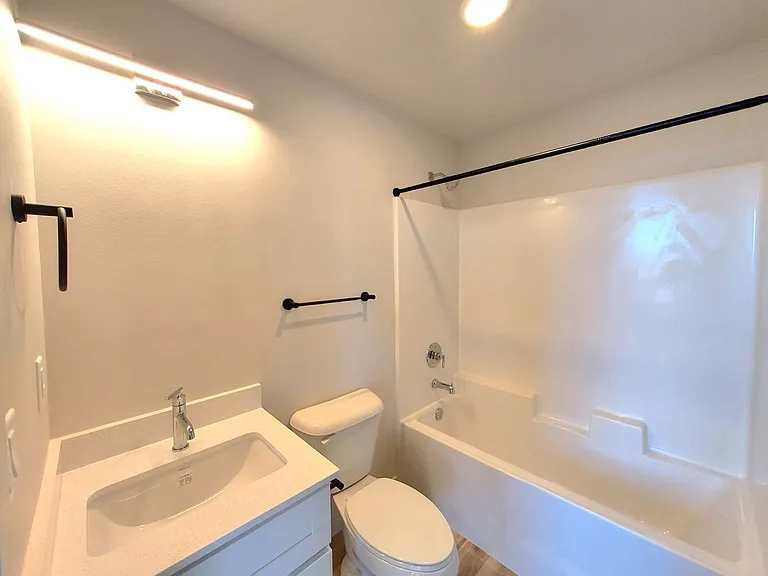 810 Yakima — Photo 8