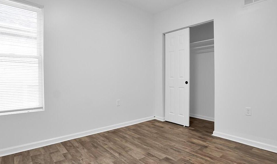 2nd image of 798 Kelton Ave #798